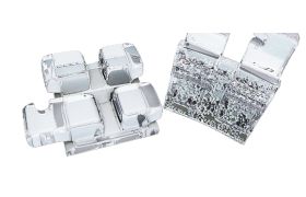 BRÁQUETE CERÂMICO ROTH 0.022 ICERAM SAFIRA U45R ( DENTE 14/15 ) 1º E 2º PRE MOLAR C/GANCHO 10.90.2114 ORTHOMETRIC